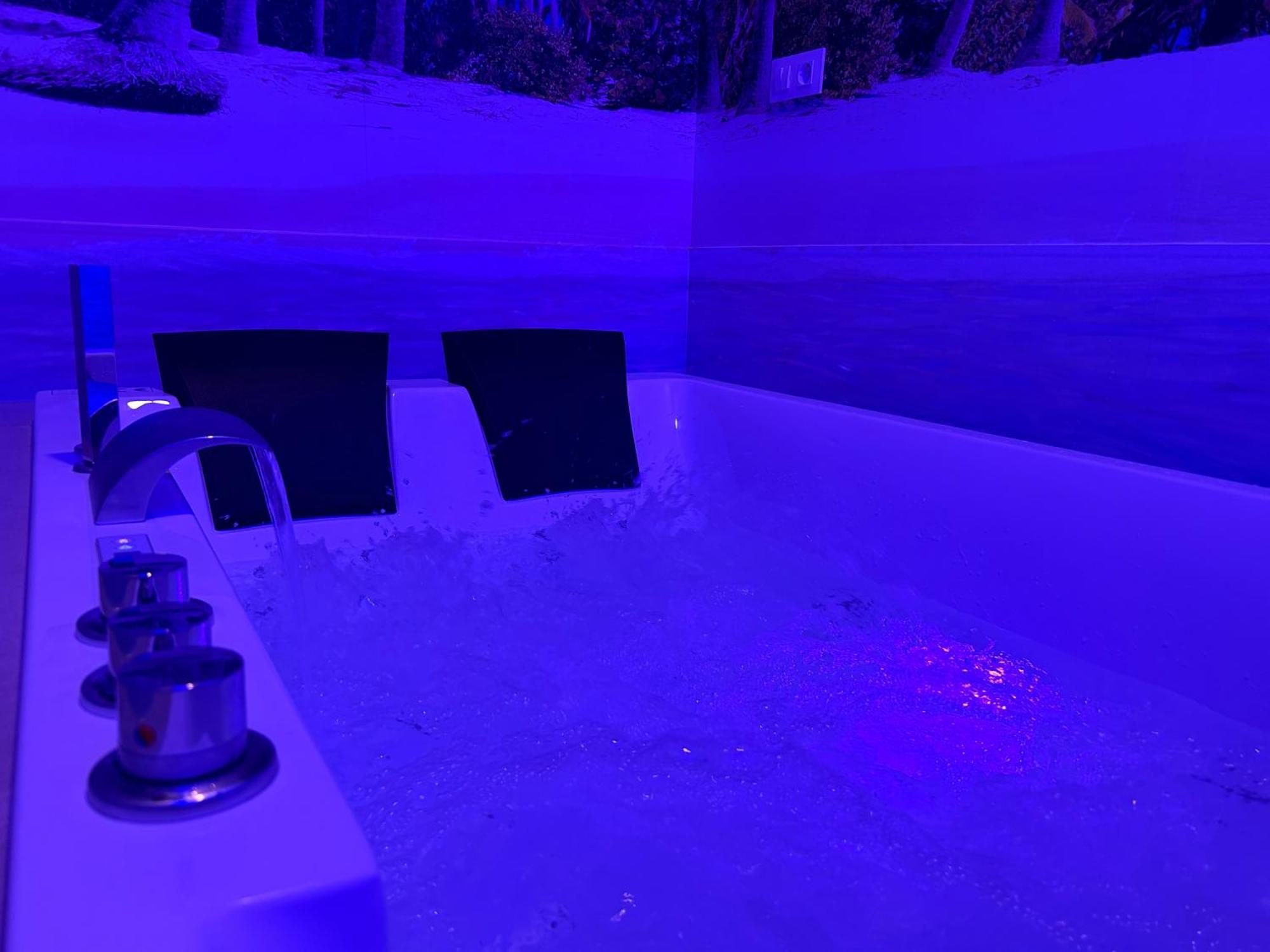 Habitacion Con Jacuzzi Y Bano Privado Madrid Ngoại thất bức ảnh